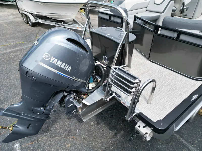 Slide: The Image of Tahoe LTZ QL23T 2025 - 8