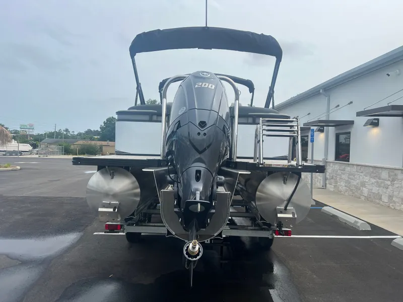 Slide: The Image of Tahoe LTZ QL23T 2025 - 3