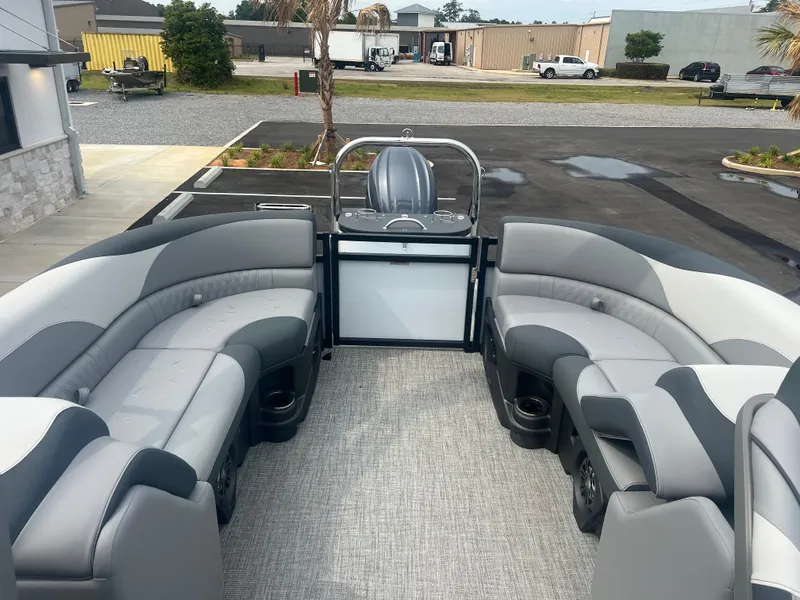 Slide: The Image of Tahoe LTZ QL23T 2025 - 8