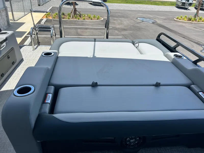 Slide: The Image of Tahoe LTZ VRB 23T 2025 - 11