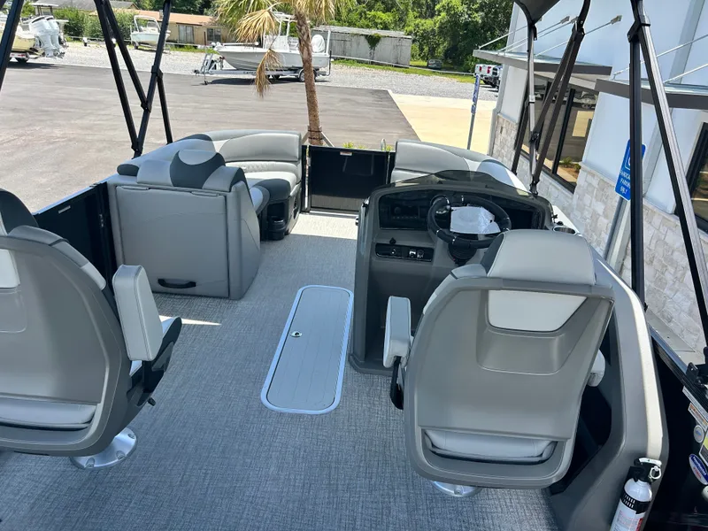 Slide: The Image of Tahoe LTZ VRB 23T 2025 - 12