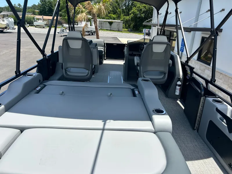 Slide: The Image of Tahoe LTZ VRB 23T 2025 - 13