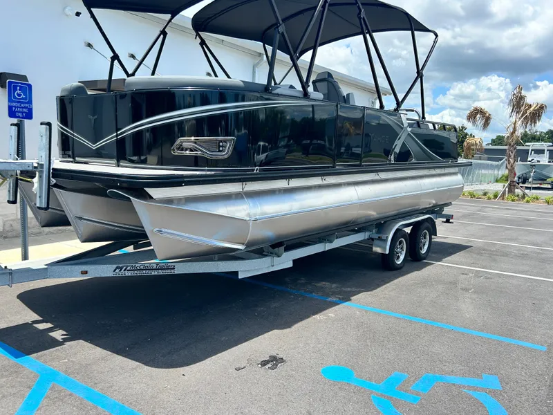 Slide: The Image of Tahoe LTZ VRB 23T 2025 - 3