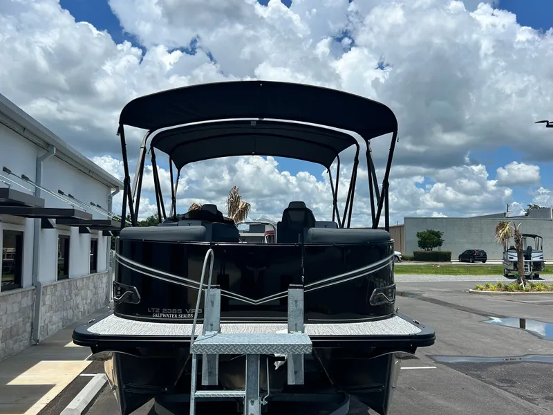 Slide: The Image of Tahoe LTZ VRB 23T 2025 - 5