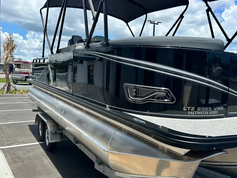 Slide: The Image of Tahoe LTZ VRB 23T 2025 - 6