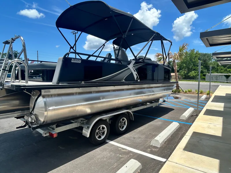 Slide: The Image of Tahoe LTZ VRB 23T 2025 - 8