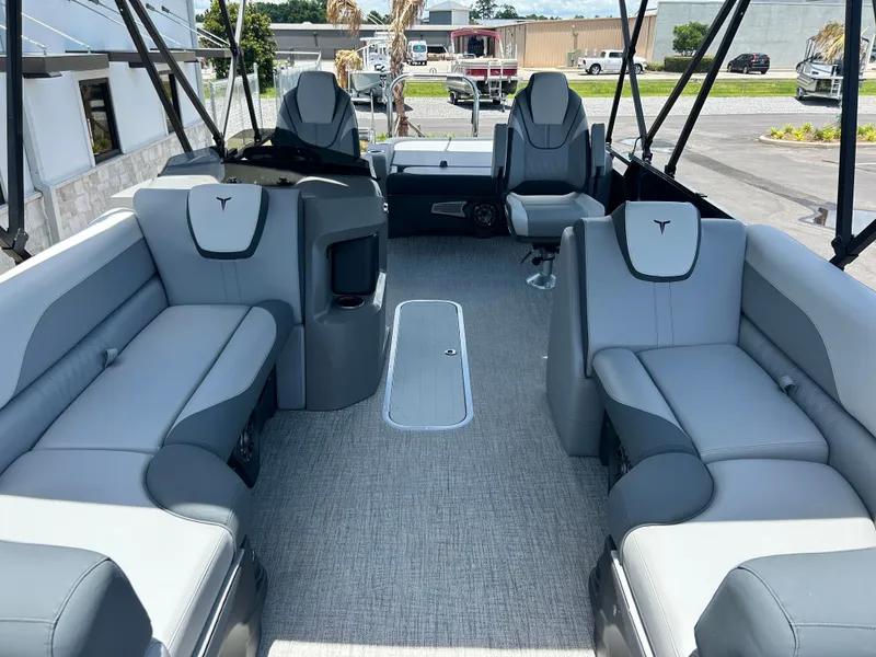 Slide: The Image of Tahoe LTZ VRB 23T 2025 - 9