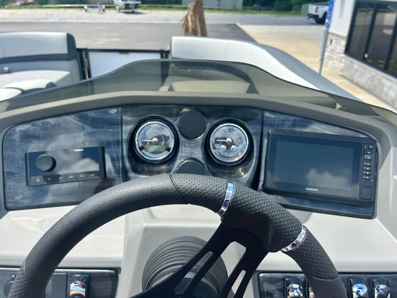 Slide: The Image of Tahoe LTZ VRB 25T 2025 - 11