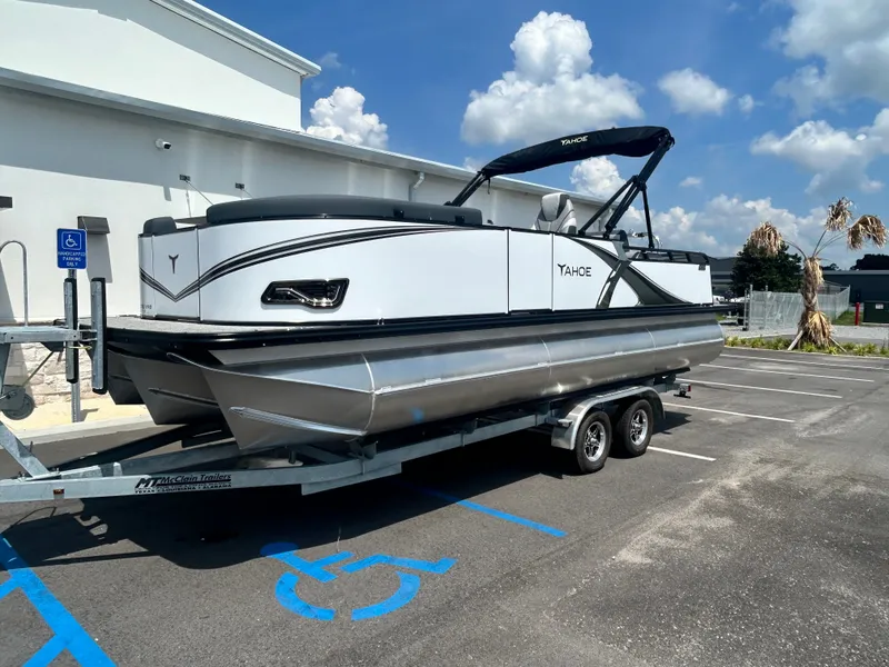 Slide: The Image of Tahoe LTZ VRB 25T 2025 - 3