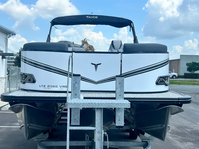 Slide: The Image of Tahoe LTZ VRB 25T 2025 - 5