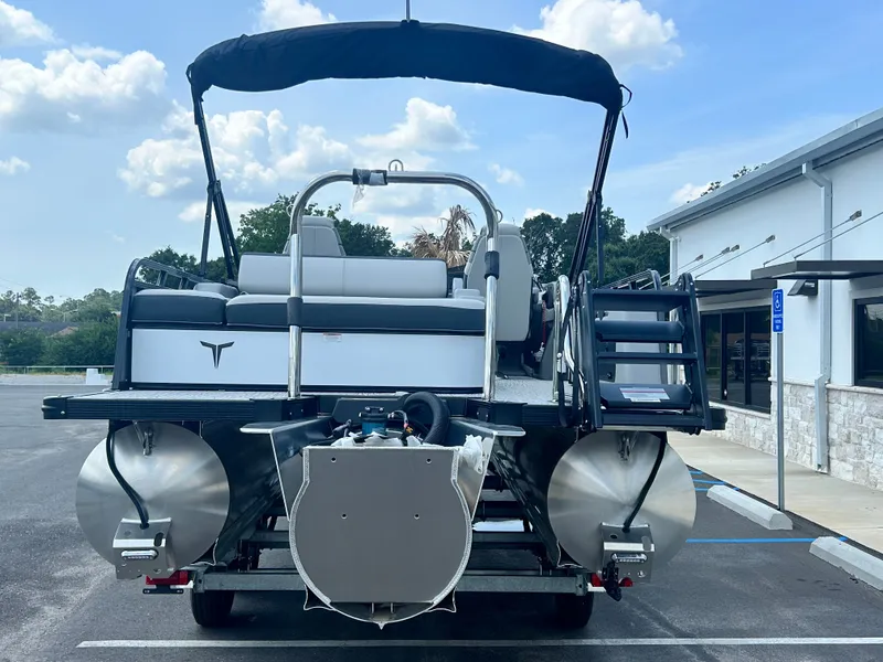 Slide: The Image of Tahoe LTZ VRB 25T 2025 - 7