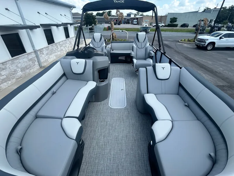 Slide: The Image of Tahoe LTZ VRB 25T 2025 - 8