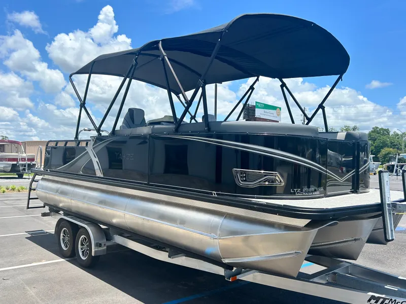 Slide: The Image of Tahoe LTZ VRB 23T DX 2025 - 7