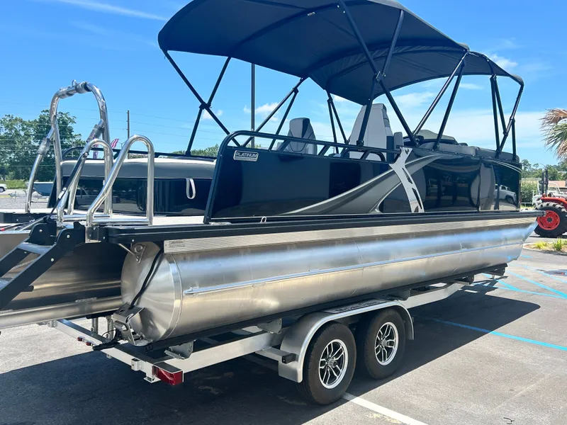 Slide: The Image of Tahoe LTZ VRB 23T DX 2025 - 8