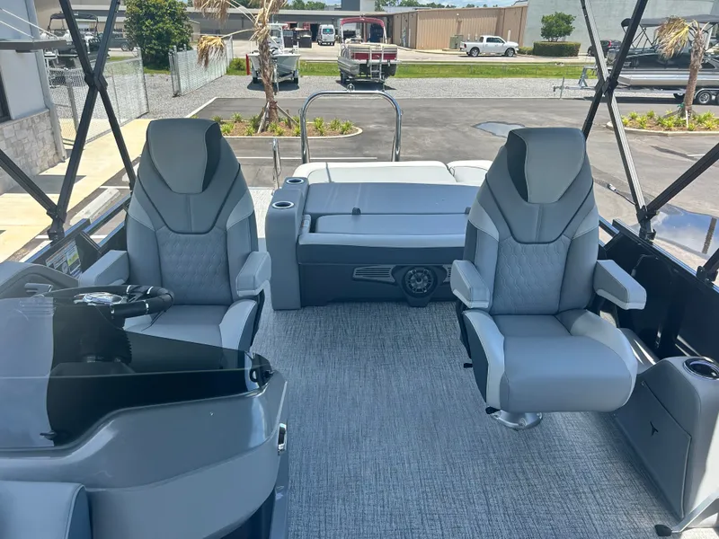 Slide: The Image of Tahoe LTZ VRB25T 2025 - 10