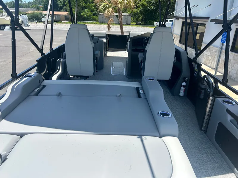 Slide: The Image of Tahoe LTZ VRB25T 2025 - 13