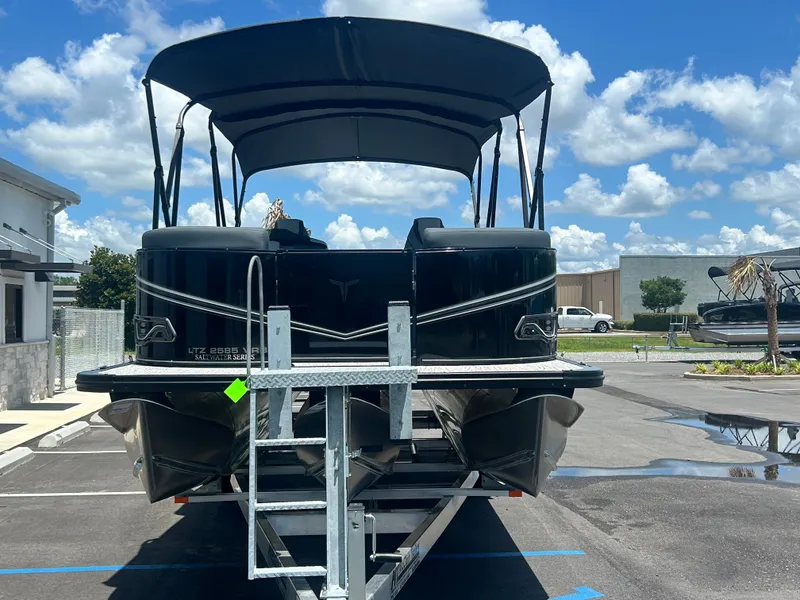 Slide: The Image of Tahoe LTZ VRB25T 2025 - 5