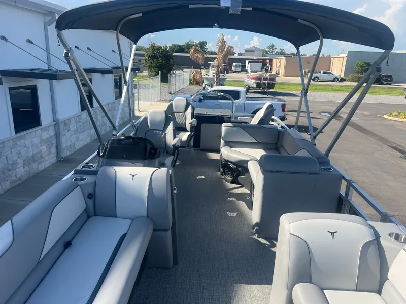 Slide: The Image of Tahoe SPT RF21T 2025 - 8