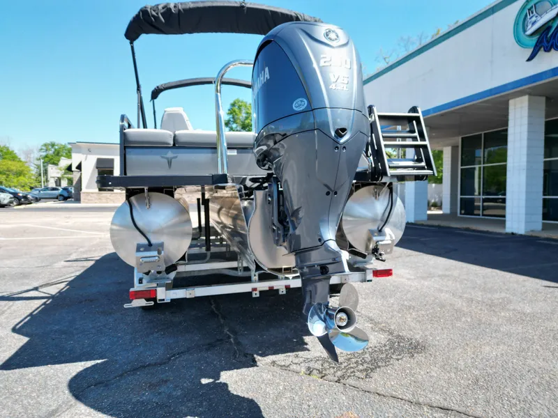 Slide: The Image of Tahoe LTZ VRB23T DX 2025 - 15