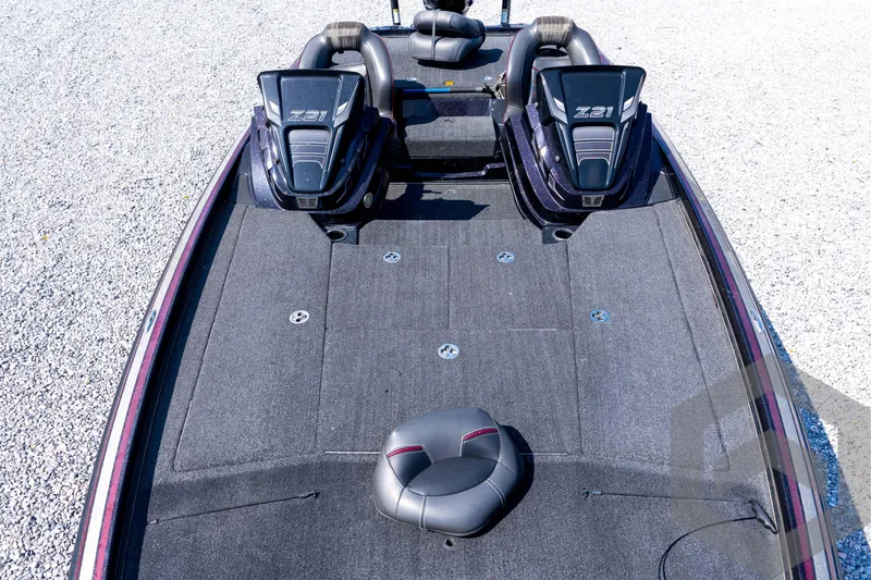 Slide: The Image of 2020 Nitro Z21 boat deck with dual seats and carpeted flooring. - 33
