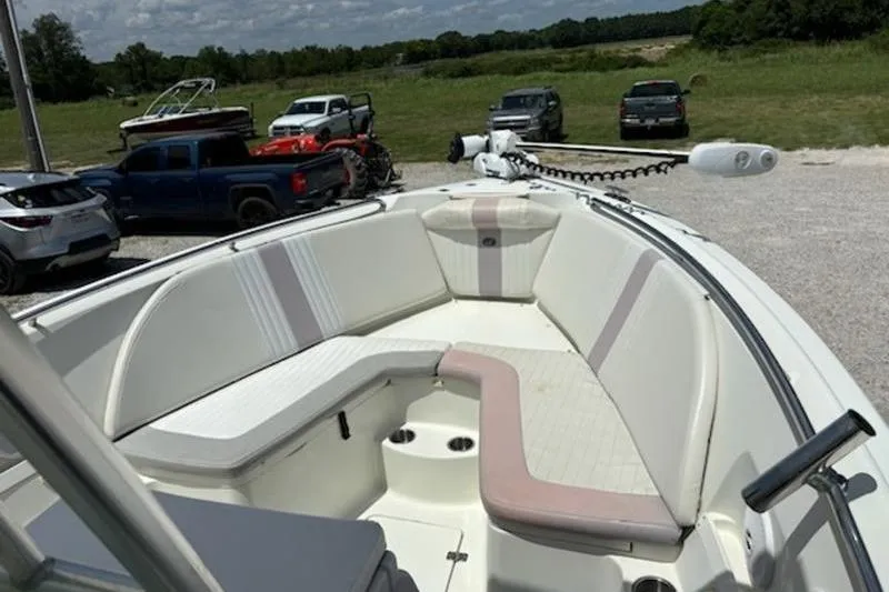 Slide: The Image of 2006 Sailfish 2660 CC boat interior with seating and cooler. - 6