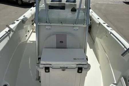 Slide: The Image of 2006 Sailfish 2660 CC boat interior with seating and rod holders. - 9