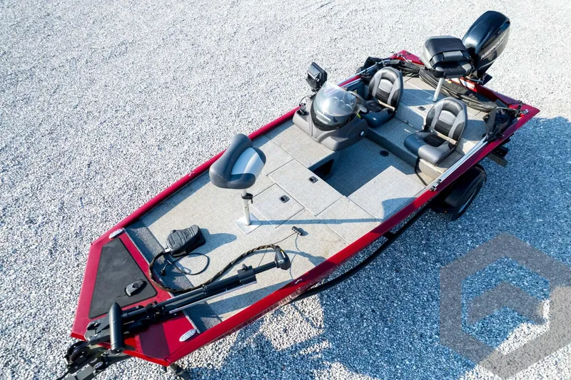 Slide: The Image of Tracker Pro 170 2022 - 62