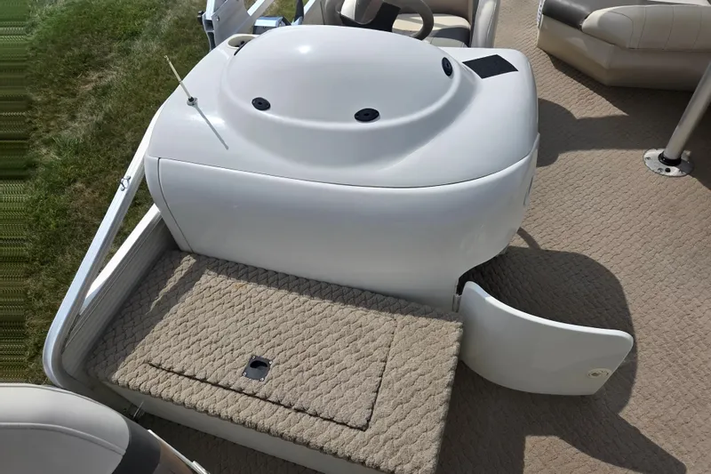Slide: The Image of 2007 Suncruiser Trinidad 204 boat interior with seating and storage compartment. - 13