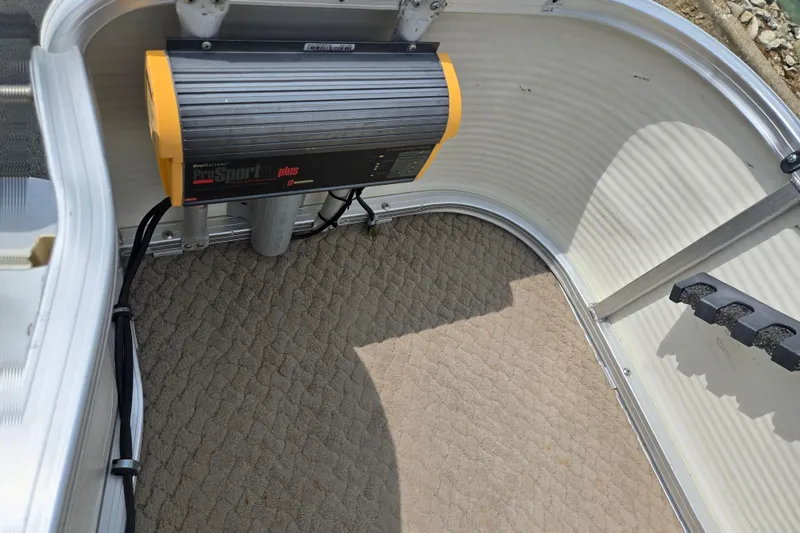 Slide: The Image of 2007 Suncruiser Trinidad 204 boat interior with ProMariner ProSport charger and carpeted flooring. - 20