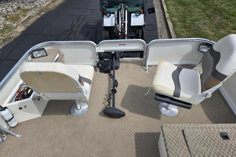 Slide: The Image of 2007 Suncruiser Trinidad 204 boat interior with two swivel seats and a trolling motor. - 26