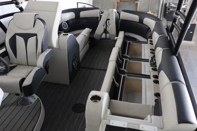 Slide: The Image of Montara 25' SURF BOSS 2.0 CW 2022 - 11