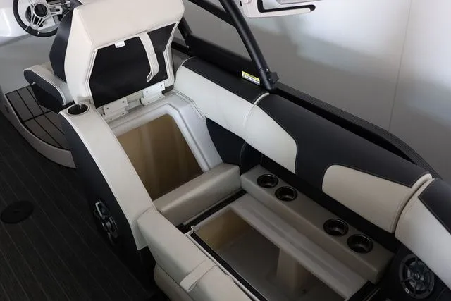 Slide: The Image of Montara 25' SURF BOSS 2.0 CW 2022 - 12