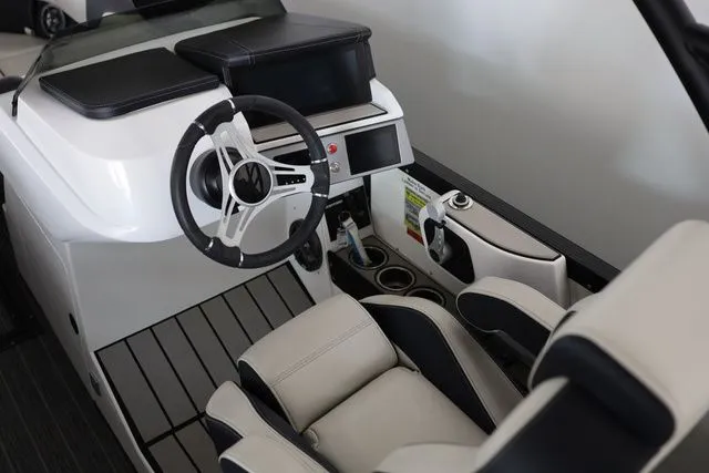 Slide: The Image of Montara 25' SURF BOSS 2.0 CW 2022 - 13