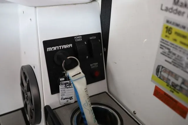 Slide: The Image of Montara 25' SURF BOSS 2.0 CW 2022 - 18