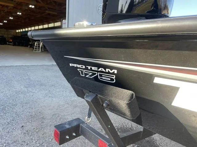 Slide: The Image of Tracker Pro Team 175 2026 - 10