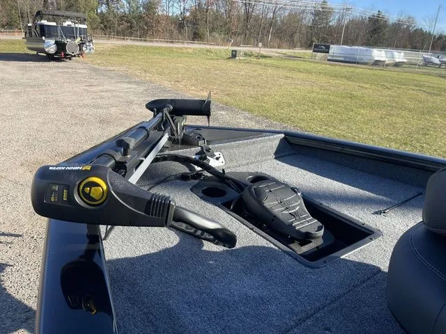 Slide: The Image of Tracker Pro Team 175 2026 - 12