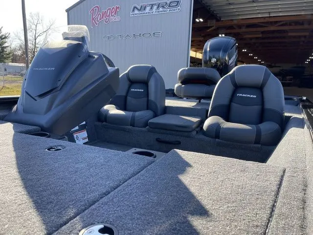 Slide: The Image of Tracker Pro Team 175 2026 - 14