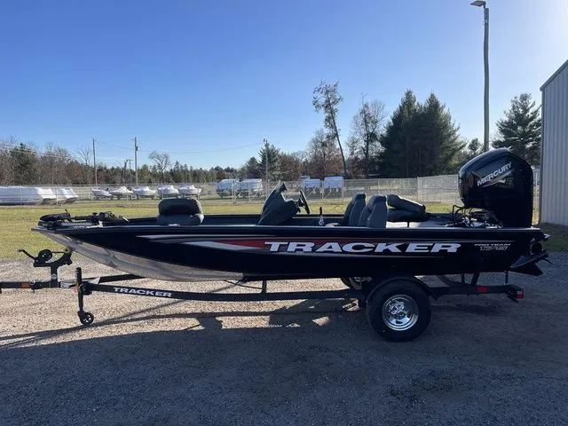 Slide: The Image of Tracker Pro Team 175 2026 - 4