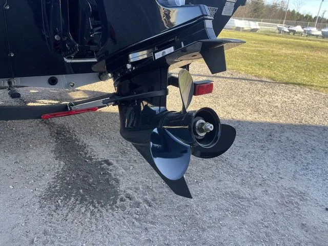 Slide: The Image of Tracker Pro Team 175 2026 - 6