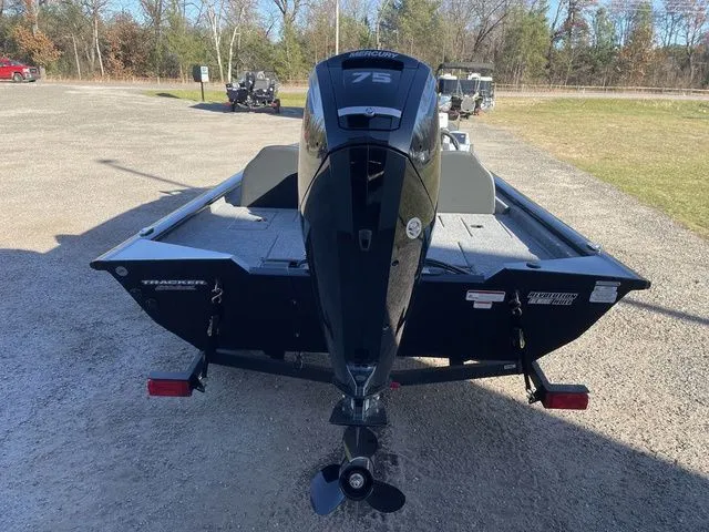 Slide: The Image of Tracker Pro Team 175 2026 - 7