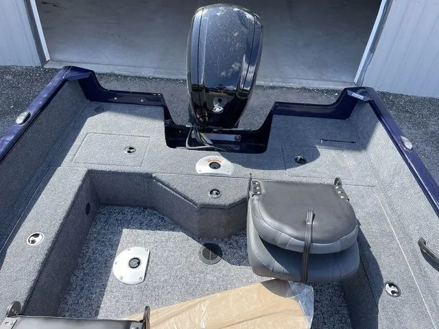 Slide: The Image of Tracker Pro Guide V-16 SC 2026 - 25