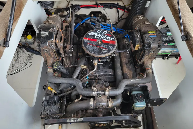 Slide: The Image of Engine of a 2006 Sea Ray 205 Sport boat, featuring a 5.0L Mercury MerCruiser. - 19