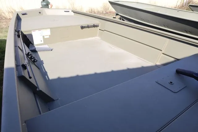 Slide: The Image of Lowe Roughneck 1760 Tiller 2025 - 4