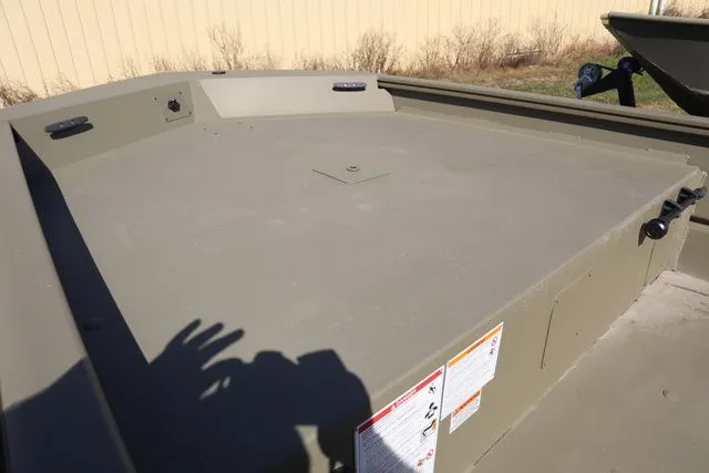 Slide: The Image of Lowe Roughneck 1760 Tiller 2025 - 5