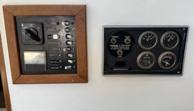 Slide: The Image of Mainship 34 1978 - 13