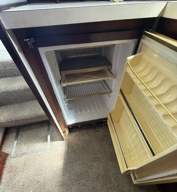 Slide: The Image of Mainship 34 1978 - 22