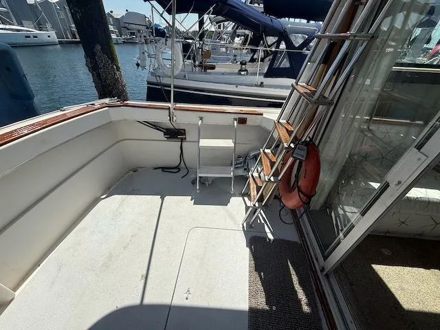 Slide: The Image of Mainship 34 1978 - 3