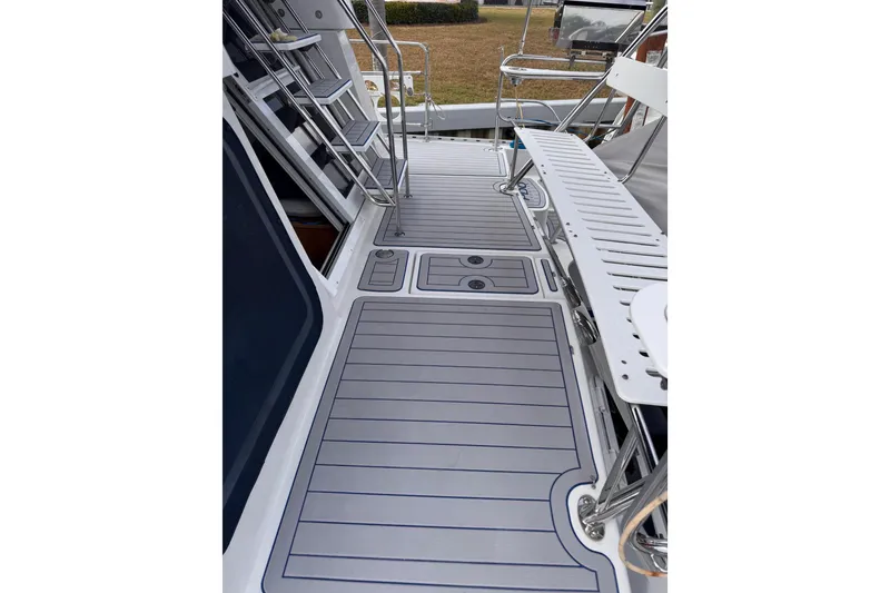 Slide: The Image of 2006 PDQ PowerCat deck with sleek design and stainless steel railings. - 27
