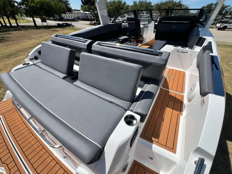 Slide: The Image of 2026 COBALT R31 SURF - Image 13 - 13