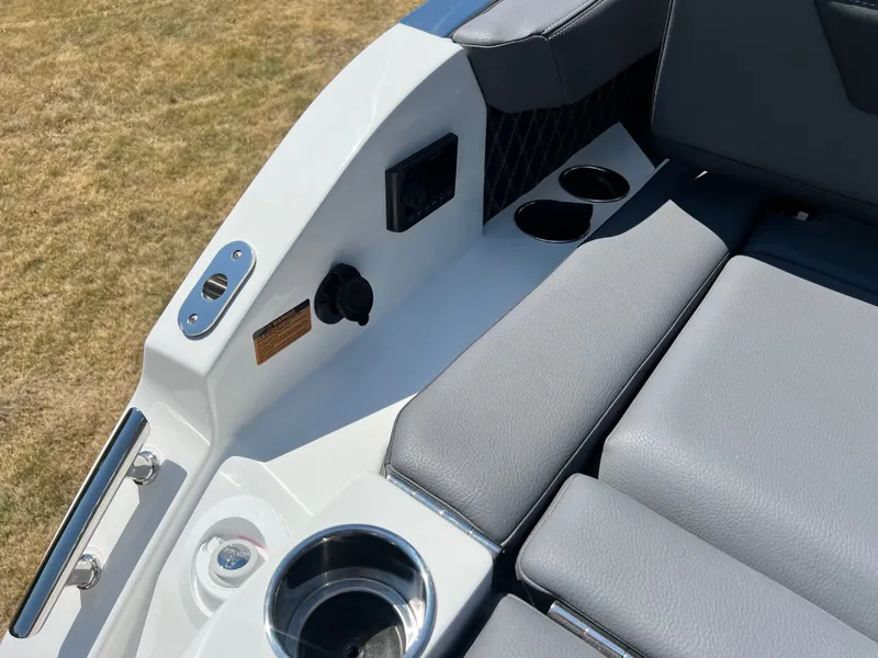 Slide: The Image of 2026 COBALT R31 SURF - Image 15 - 15